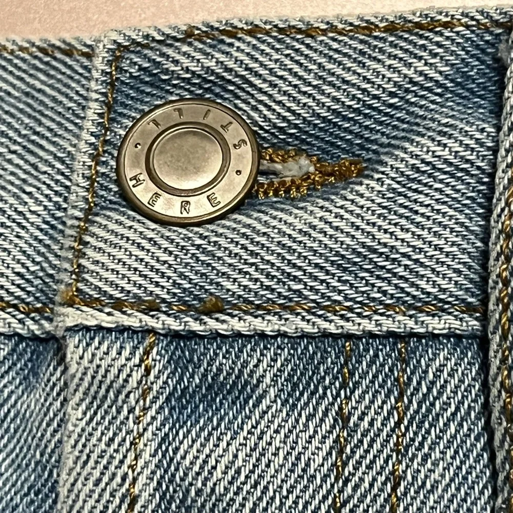 Still Here Worn-In Childhood Straight Leg Distressed Jeans Sz‎ 24